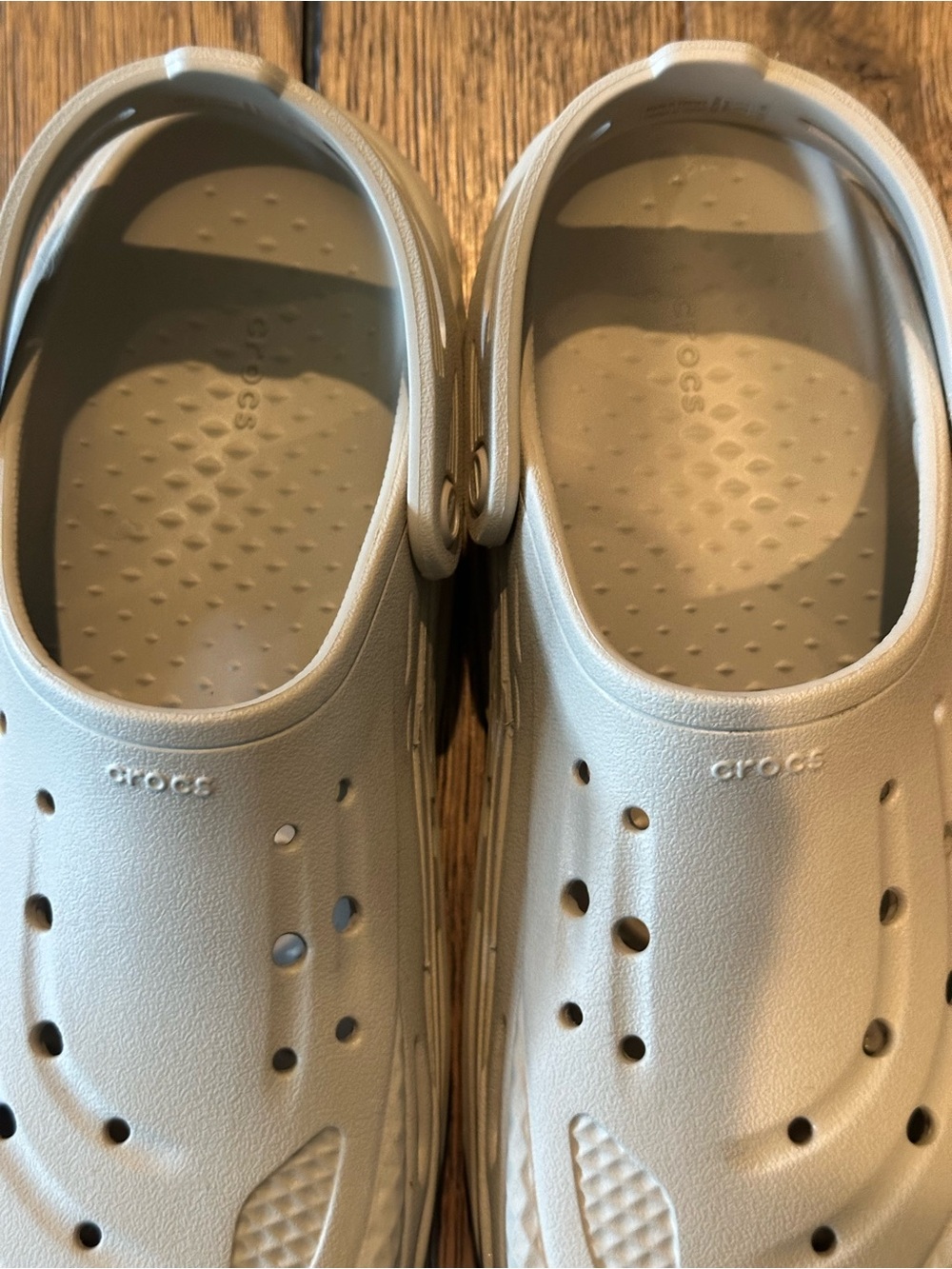 Crocs - Picture 2 of 15
